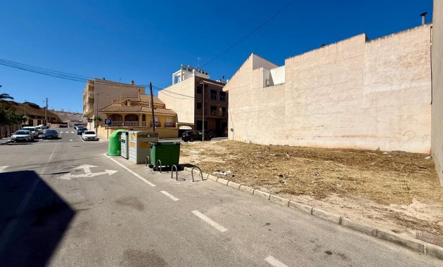 Sale - Urban building plot -
San Miguel de Salinas - CENTRO URBANO