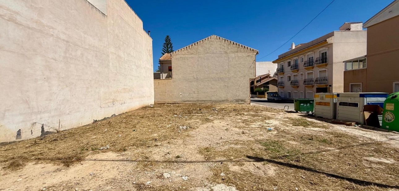 Sale - Urban building plot -
San Miguel de Salinas - CENTRO URBANO
