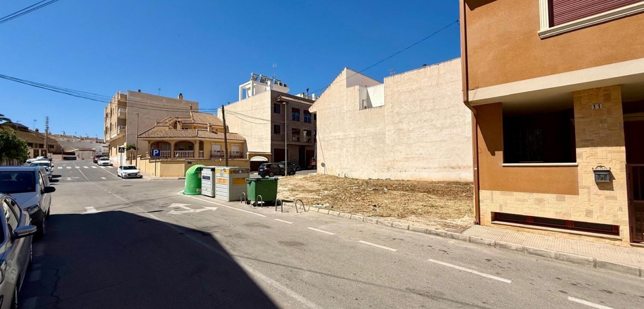 Sale - Urban building plot -
San Miguel de Salinas - CENTRO URBANO