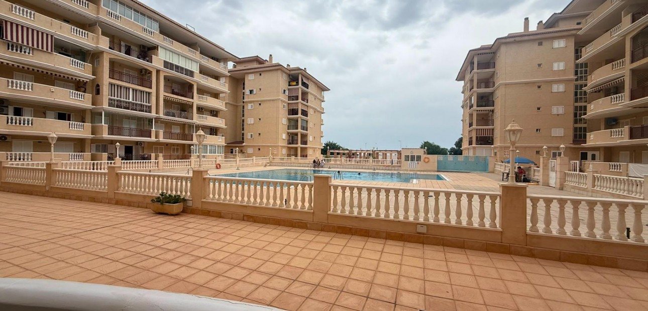 Venta - Apartamento / piso -
Torrevieja - La Mata pueblo