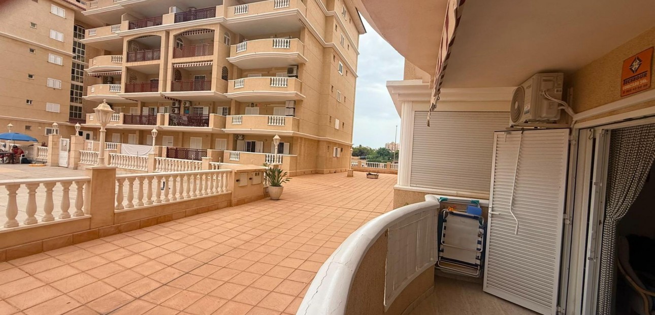 Venta - Apartamento / piso -
Torrevieja - La Mata pueblo