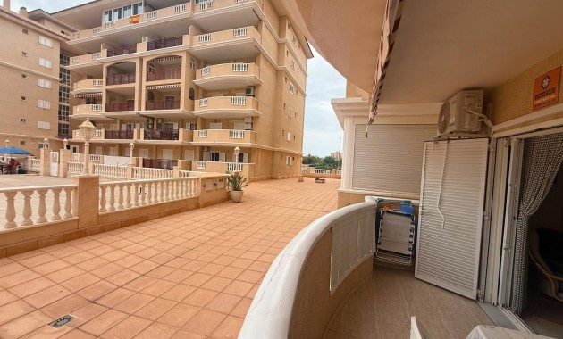Venta - Apartamento / piso -
Torrevieja - La Mata pueblo