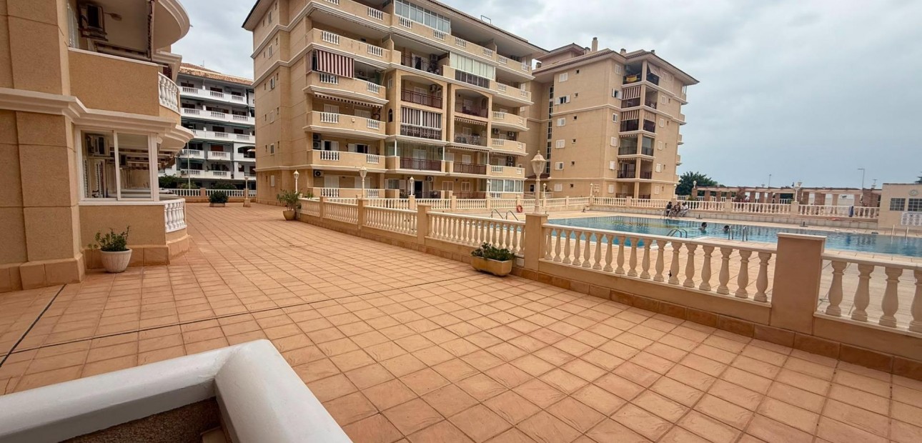 Venta - Apartamento / piso -
Torrevieja - La Mata pueblo