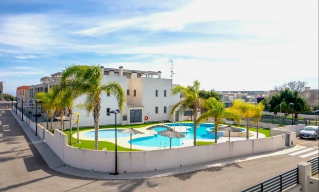 Venta - Terraced house -
Torrevieja - Miramar - Torre del Moro