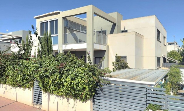 Venta - Terraced house -
Torrevieja - Miramar - Torre del Moro