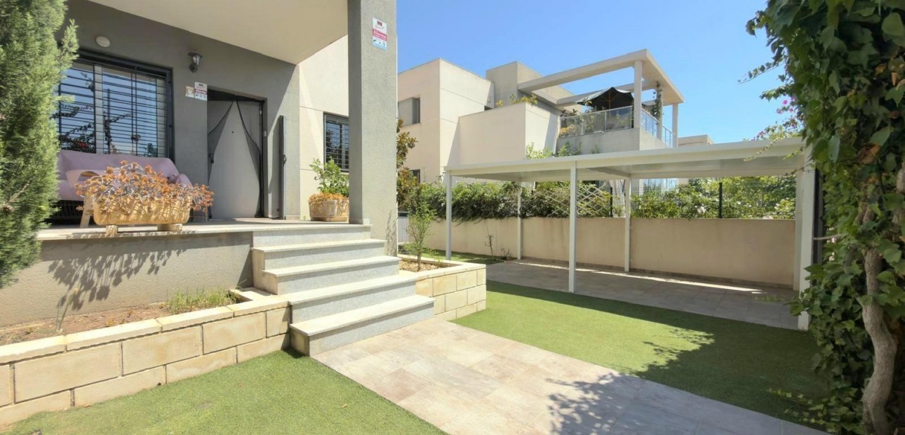 Venta - Terraced house -
Torrevieja - Miramar - Torre del Moro