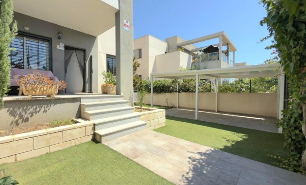 Venta - Terraced house -
Torrevieja - Miramar - Torre del Moro
