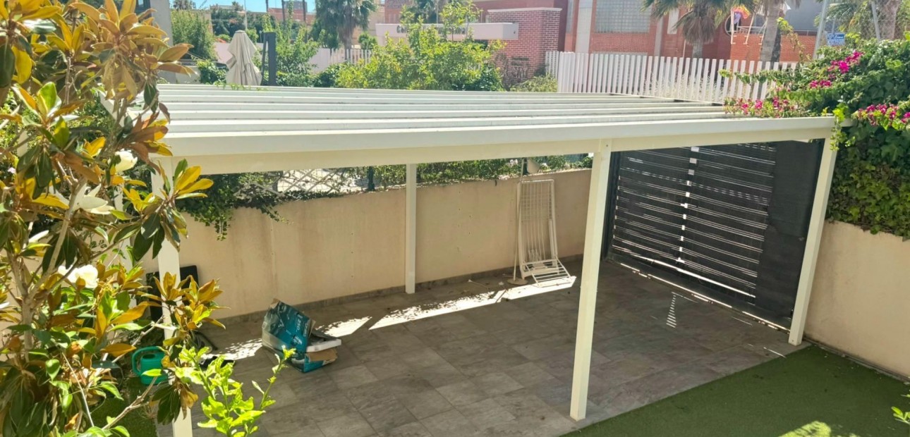 Venta - Terraced house -
Torrevieja - Miramar - Torre del Moro