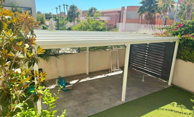 Venta - Terraced house -
Torrevieja - Miramar - Torre del Moro