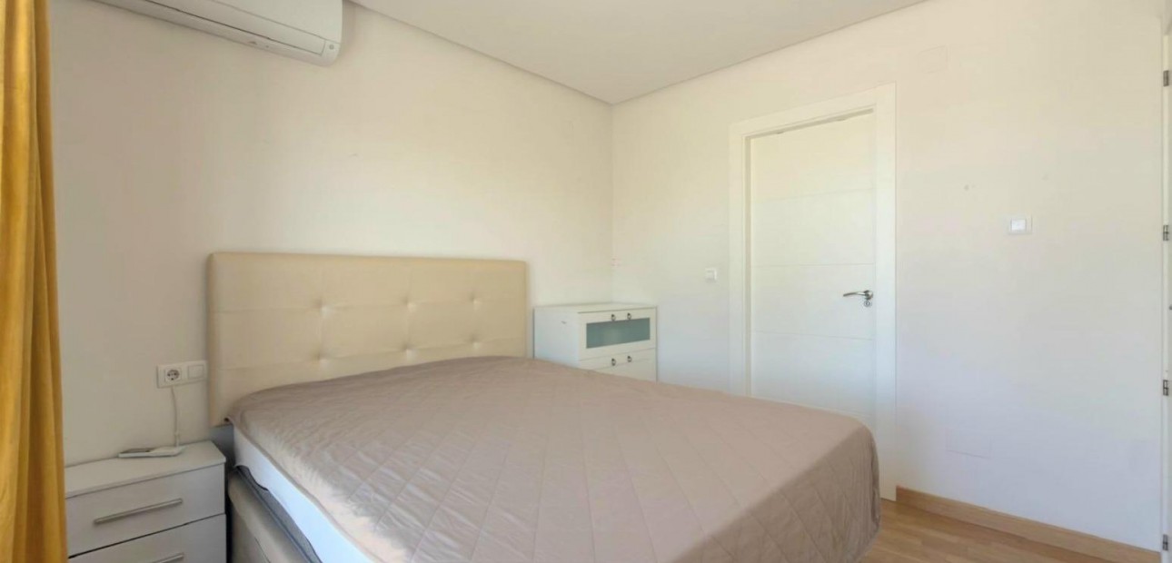Venta - Terraced house -
Torrevieja - Miramar - Torre del Moro