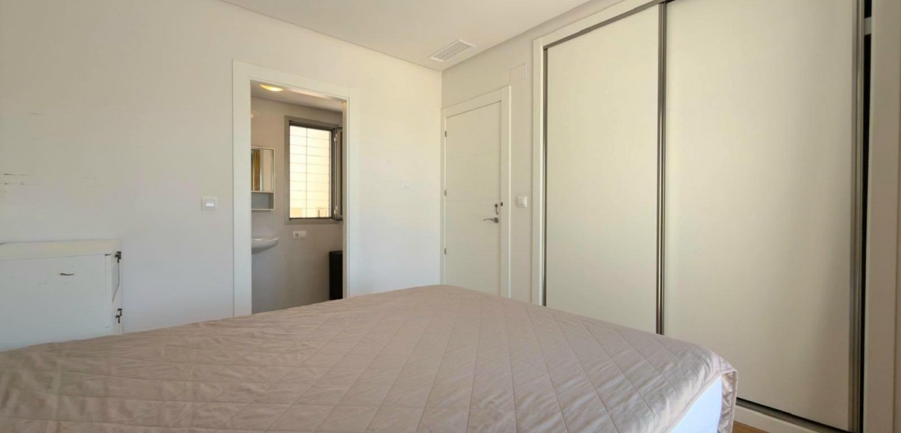 Venta - Terraced house -
Torrevieja - Miramar - Torre del Moro