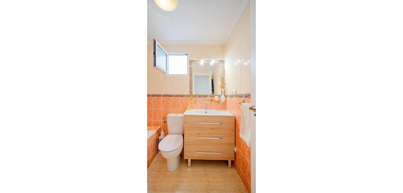 Venta - Apartamento / piso -
Torrevieja - Parque de las Naciones