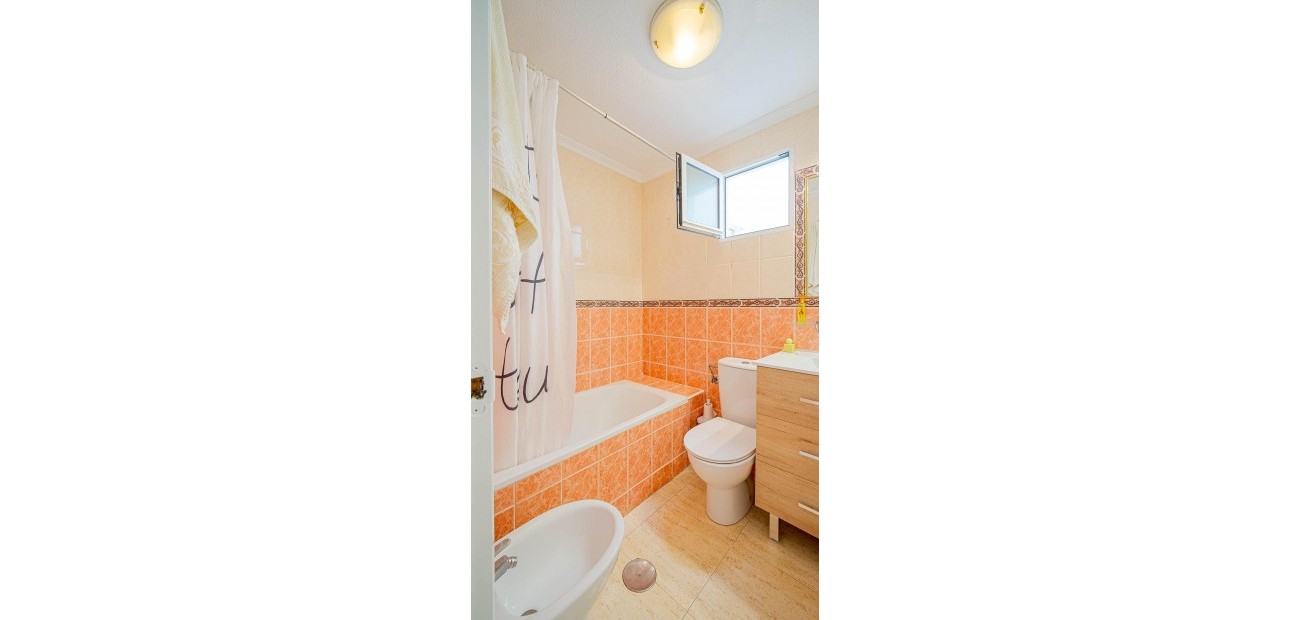 Venta - Apartamento / piso -
Torrevieja - Parque de las Naciones