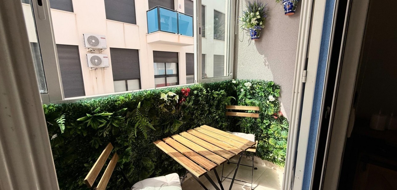 Venta - Apartamento / piso -
Torrevieja - Playa de los locos