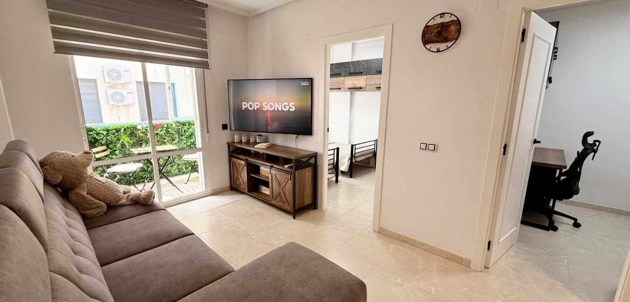 Venta - Apartamento / piso -
Torrevieja - Playa de los locos