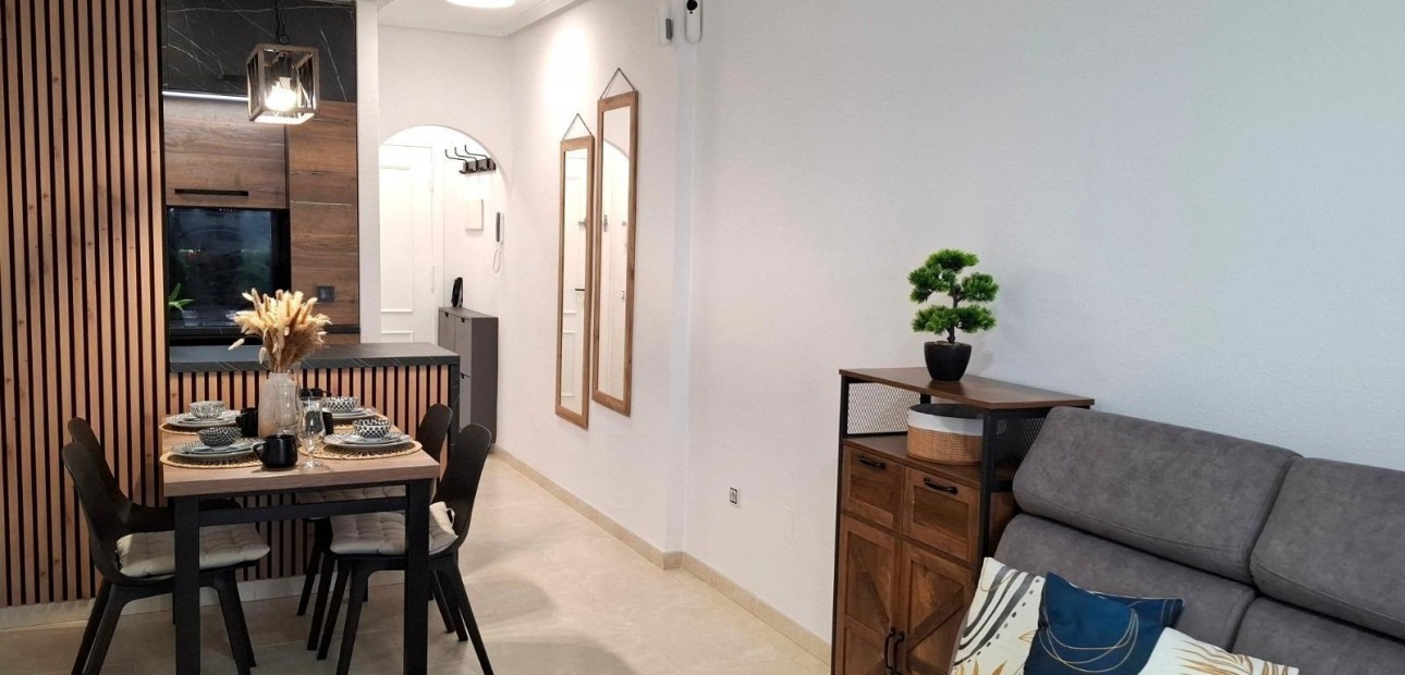 Venta - Apartamento / piso -
Torrevieja - Playa de los locos