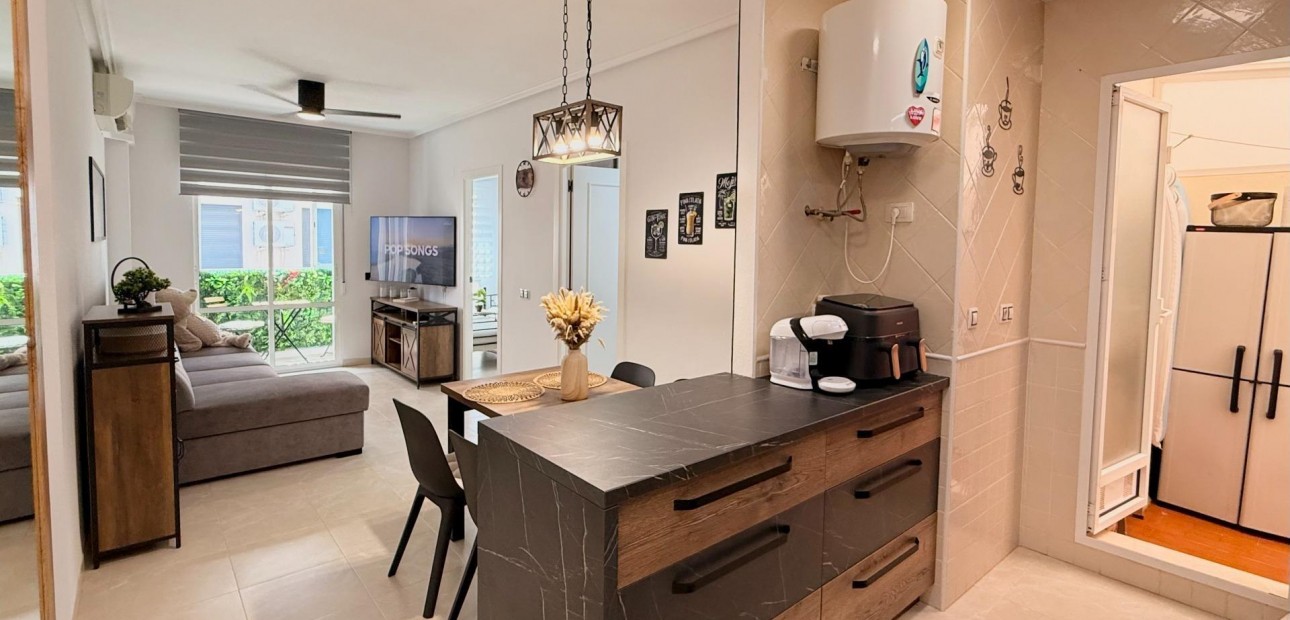 Venta - Apartamento / piso -
Torrevieja - Playa de los locos