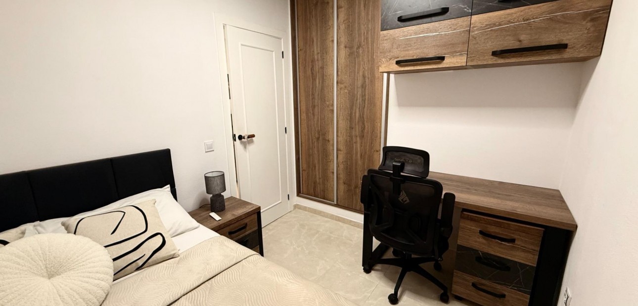 Venta - Apartamento / piso -
Torrevieja - Playa de los locos