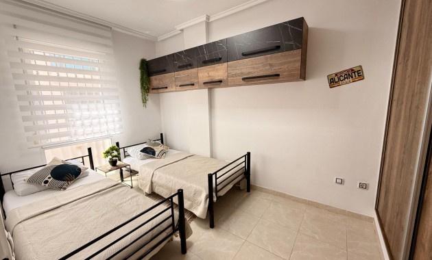 Venta - Apartamento / piso -
Torrevieja - Playa de los locos
