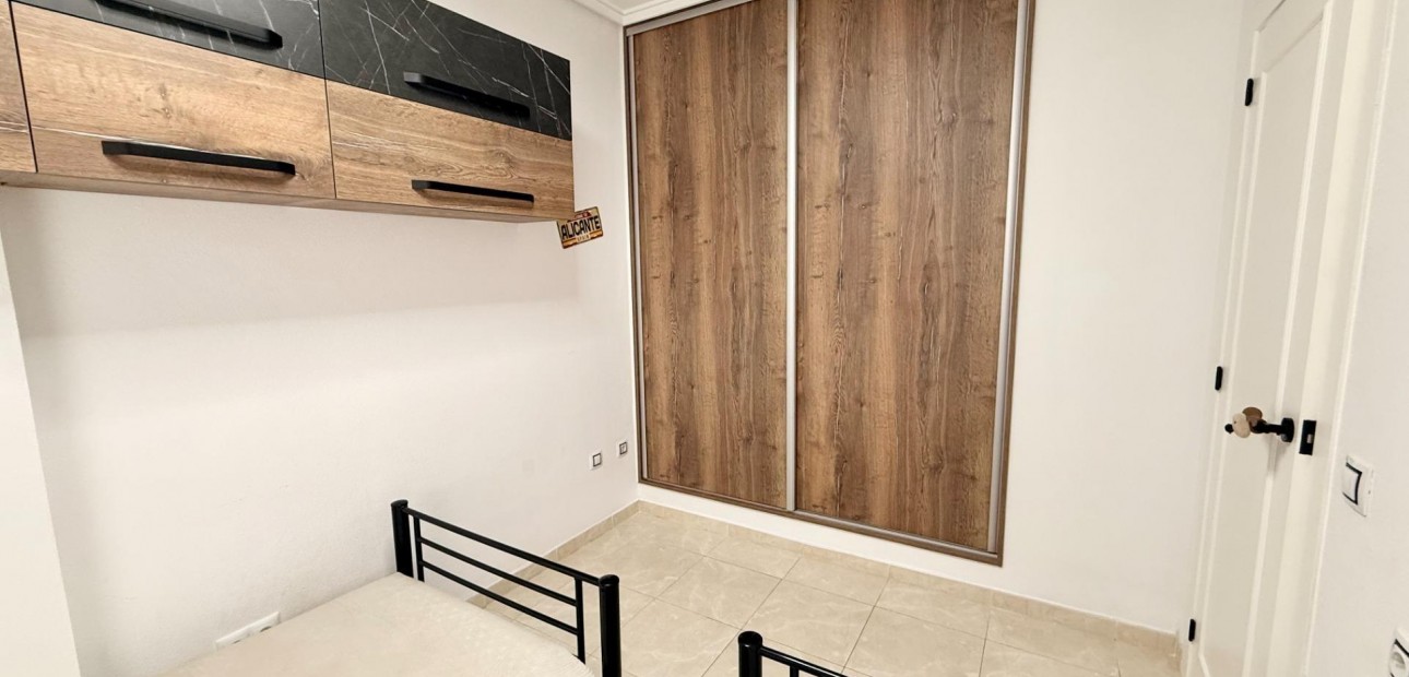 Venta - Apartamento / piso -
Torrevieja - Playa de los locos