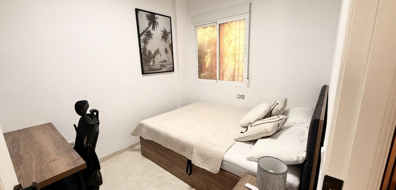 Venta - Apartamento / piso -
Torrevieja - Playa de los locos