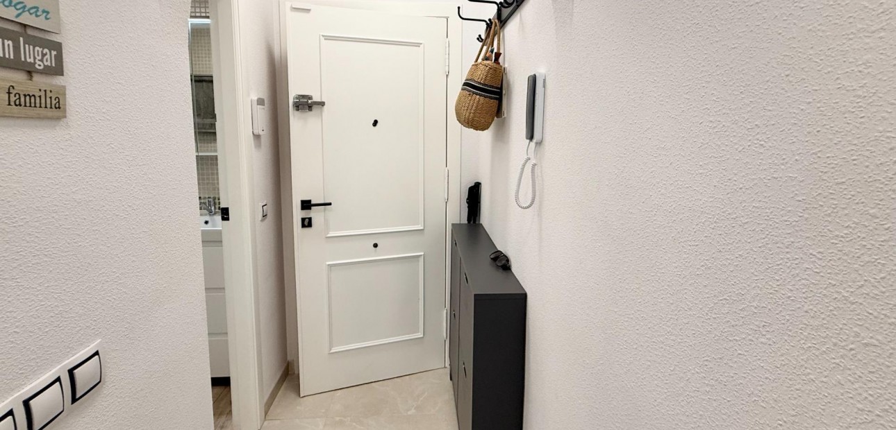 Venta - Apartamento / piso -
Torrevieja - Playa de los locos