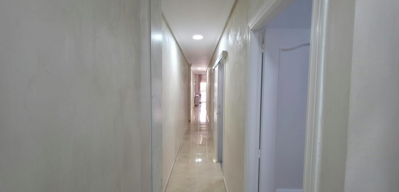 Venta - Apartamento / piso -
Torrevieja - Playa de los locos