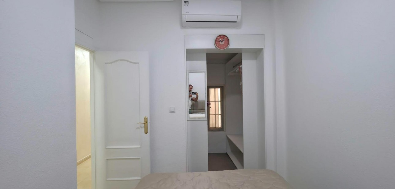 Venta - Apartamento / piso -
Torrevieja - Playa de los locos