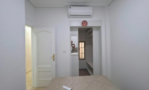 Venta - Apartamento / piso -
Torrevieja - Playa de los locos
