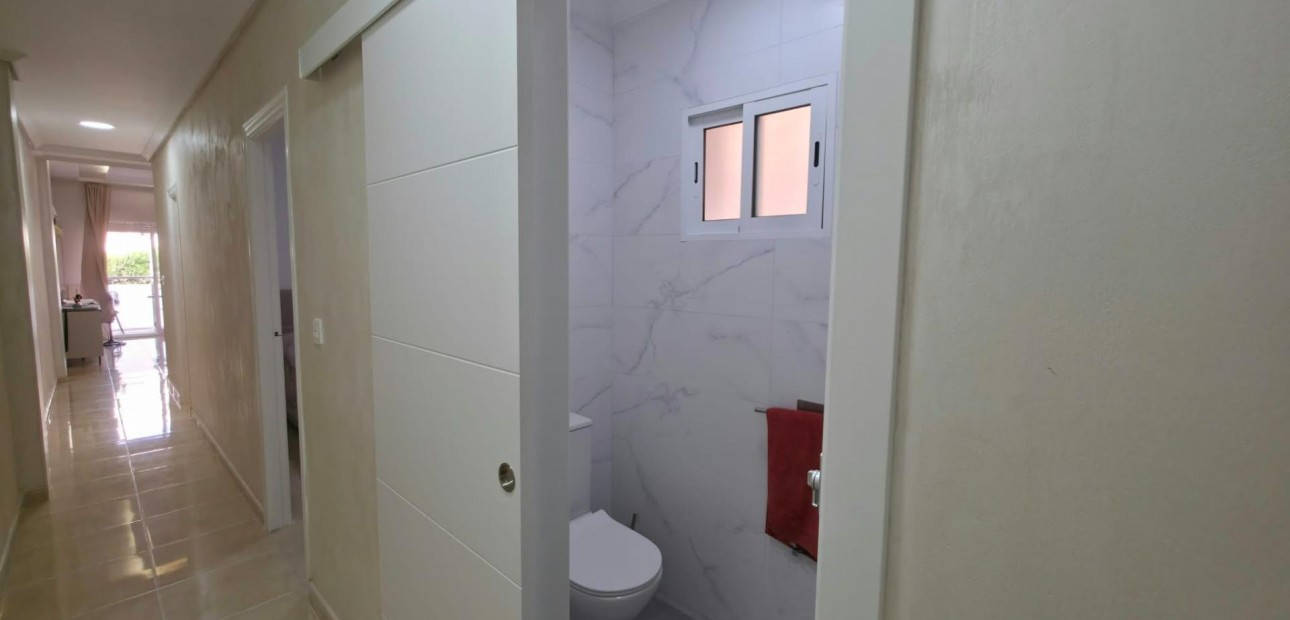 Venta - Apartamento / piso -
Torrevieja - Playa de los locos