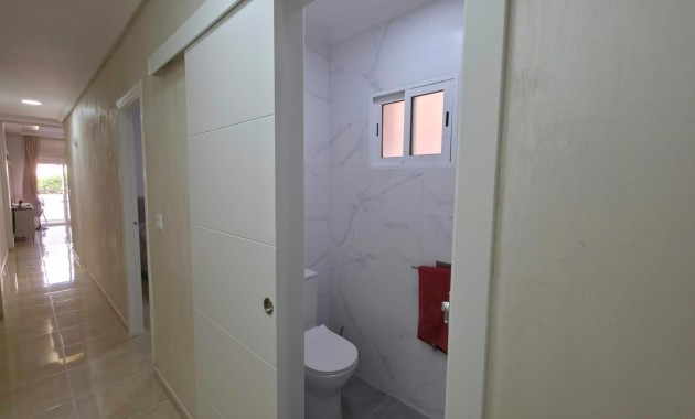 Venta - Apartamento / piso -
Torrevieja - Playa de los locos