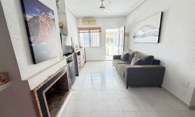Venta - Apartamento / piso -
Orihuela Costa - La Florida