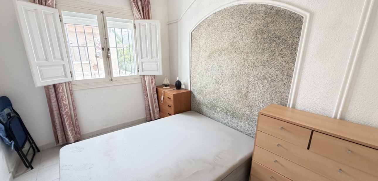 Venta - Apartamento / piso -
Orihuela Costa - La Florida