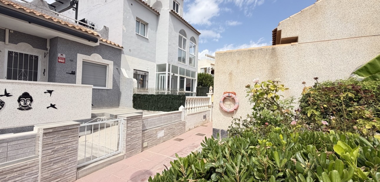 Venta - Apartamento / piso -
Orihuela Costa - La Florida