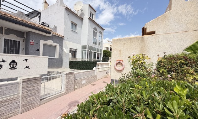 Venta - Apartamento / piso -
Orihuela Costa - La Florida