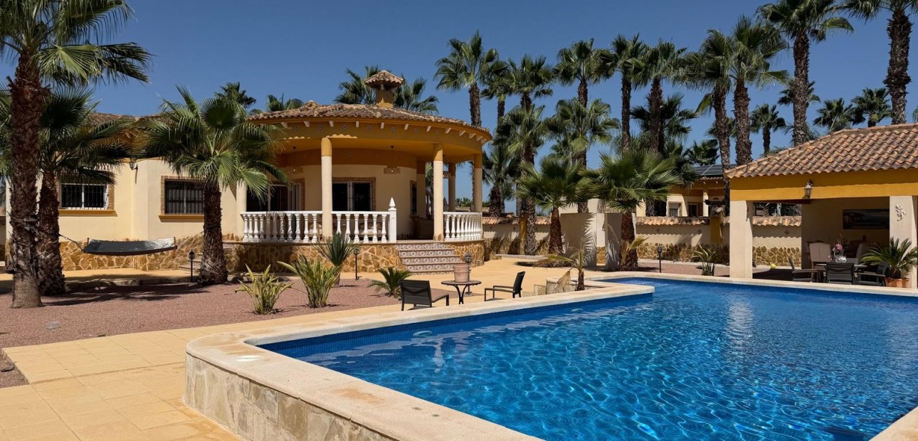 Sale - Villa -
CATRAL - Catral