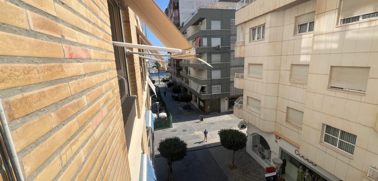 Sale - Apartment / flat -
Torrevieja - torrevieja