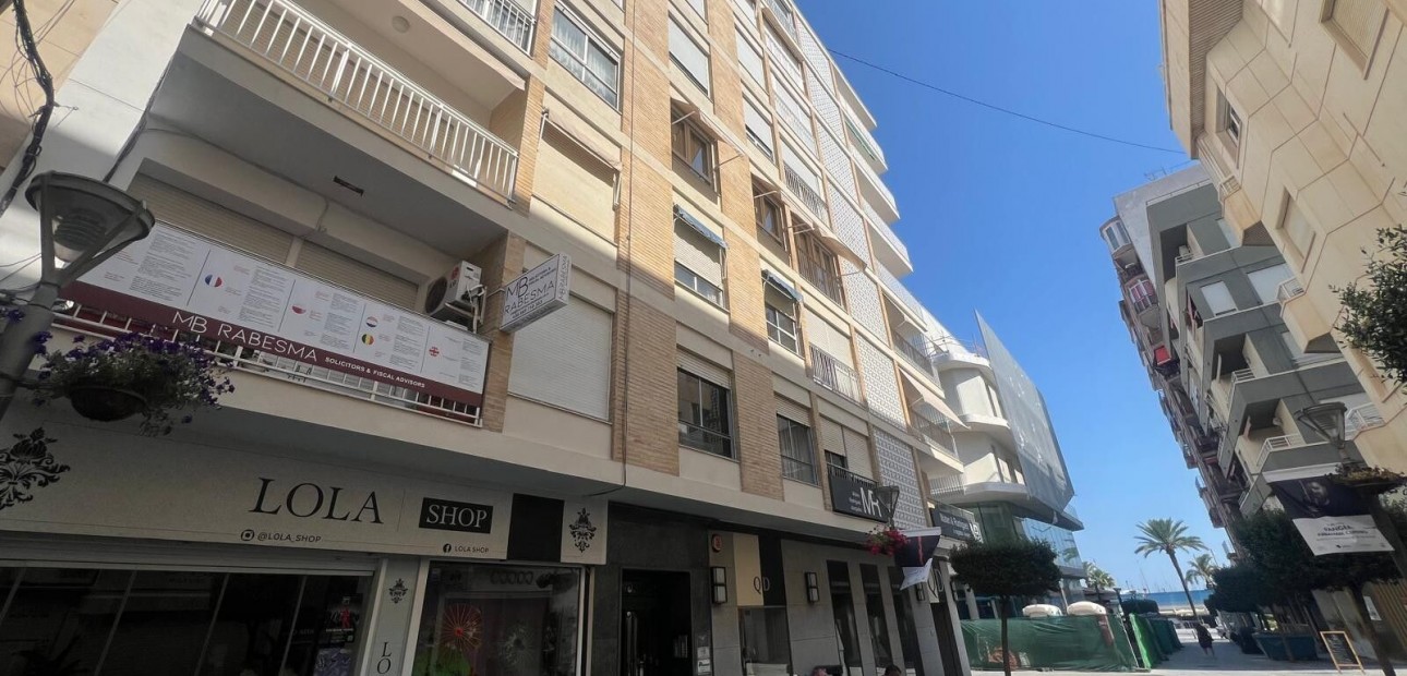 Sale - Apartment / flat -
Torrevieja - torrevieja