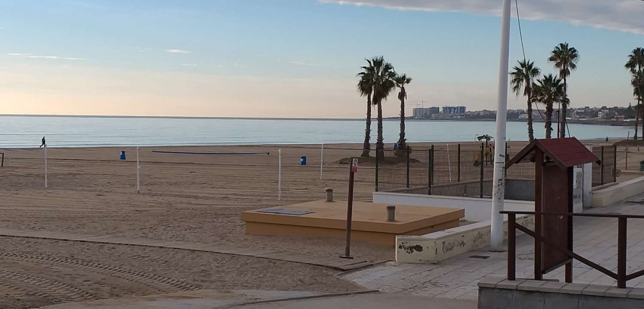 Venta - Apartamento / piso -
Torrevieja - El Acequión
