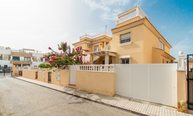 Venta - Ground Floor -
Orihuela Costa - Los Dolses