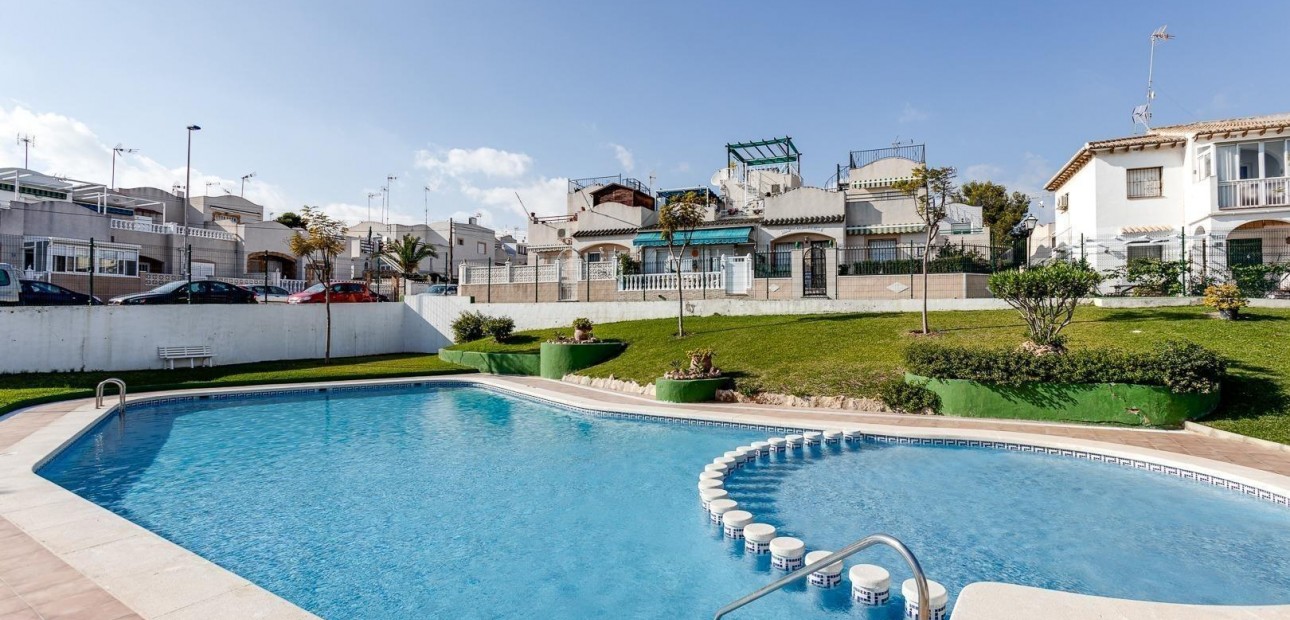 Sale - Bungalow -
Torrevieja - Los balcones