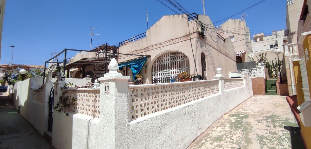 Sale - Bungalow -
Torrevieja - Los balcones