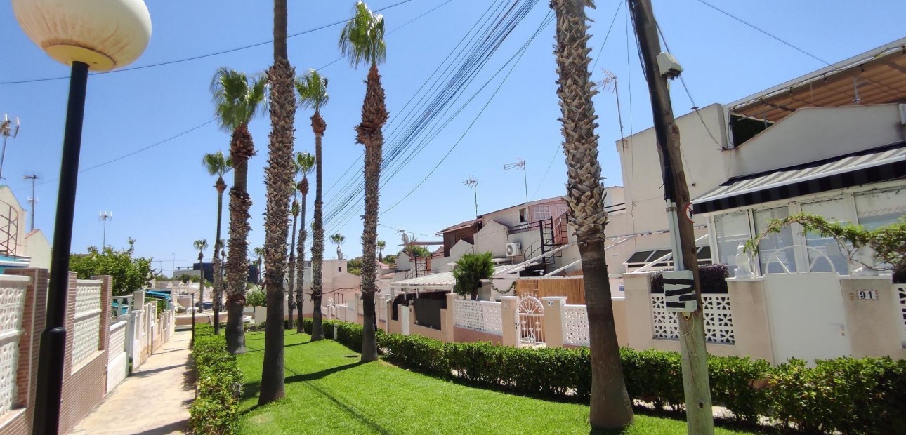 Sale - Bungalow -
Torrevieja - Los balcones