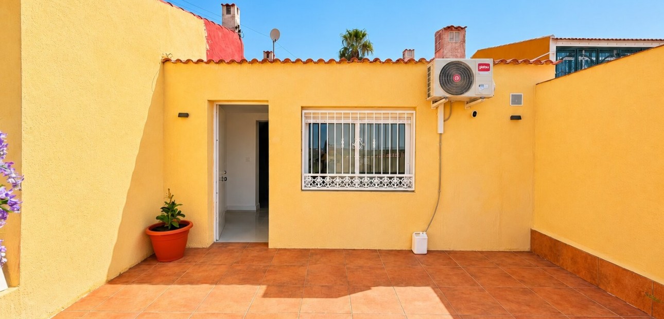 Sale - Bungalow -
Torrevieja - La Siesta