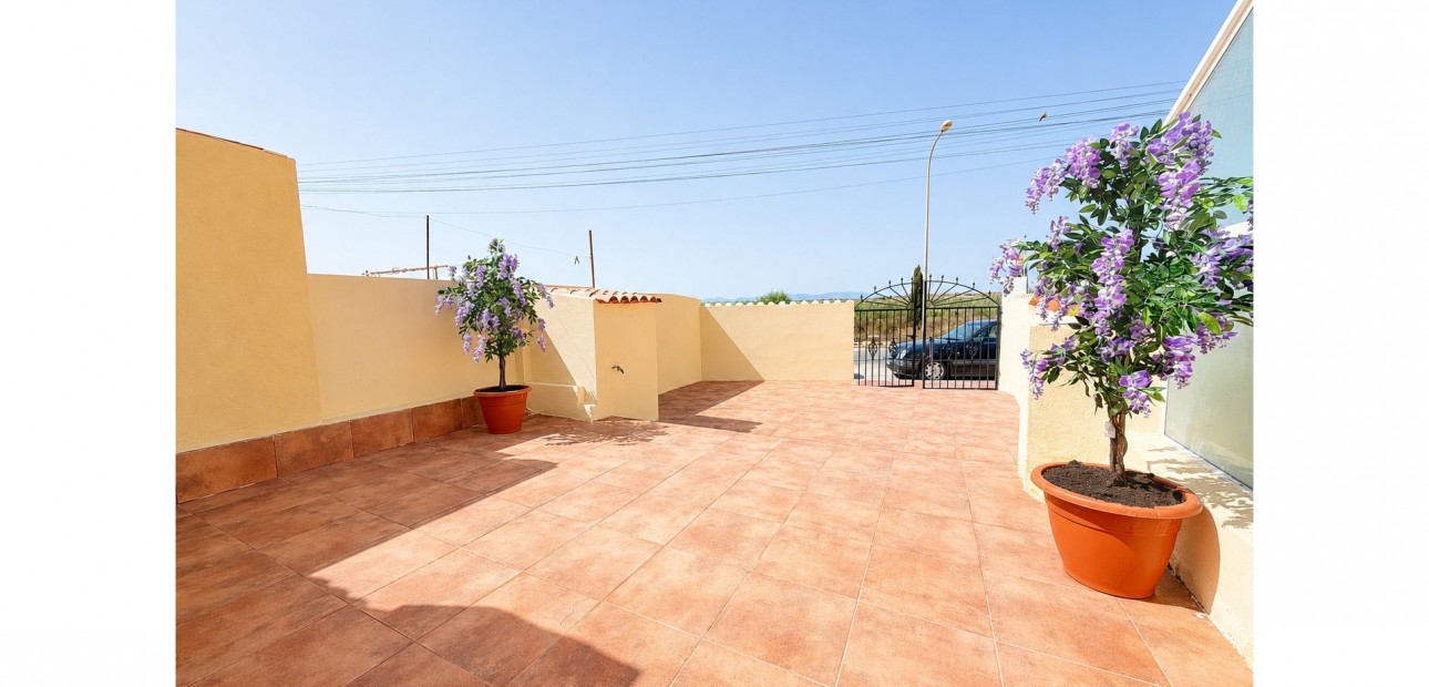 Sale - Bungalow -
Torrevieja - La Siesta