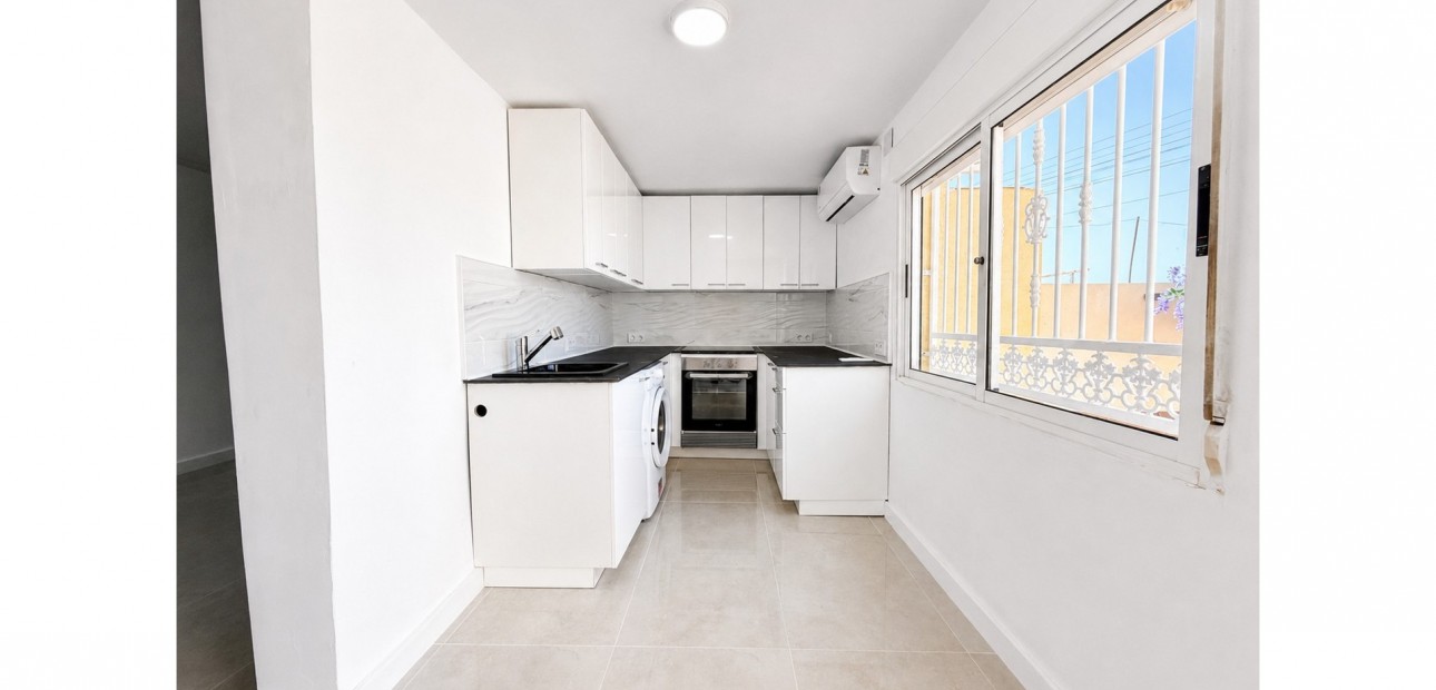 Sale - Bungalow -
Torrevieja - La Siesta