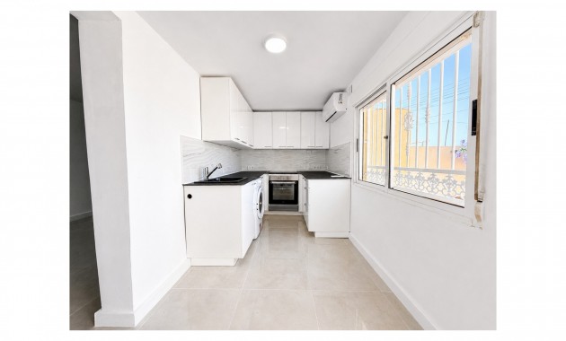 Sale - Bungalow -
Torrevieja - La Siesta
