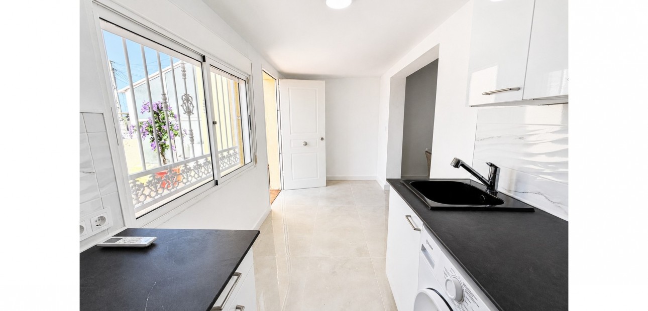 Sale - Bungalow -
Torrevieja - La Siesta