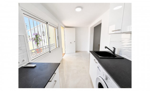 Sale - Bungalow -
Torrevieja - La Siesta