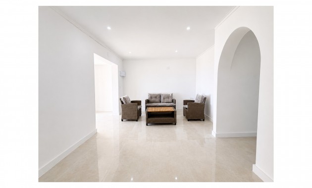 Sale - Bungalow -
Torrevieja - La Siesta
